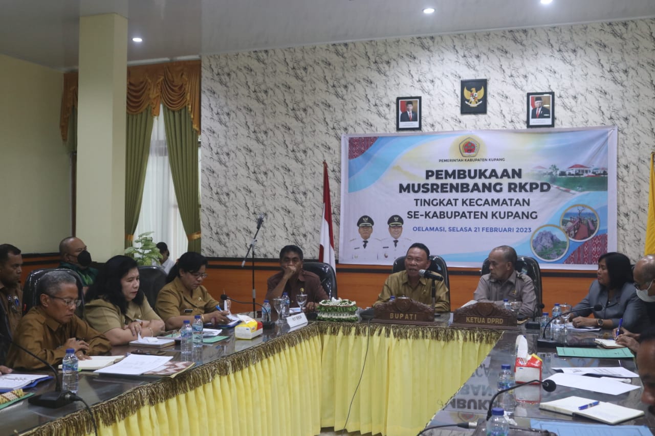 Bupati Kupang Korinus Masneno membuka kegiatan Musrengbang tingkat kecamatan, Selasa.