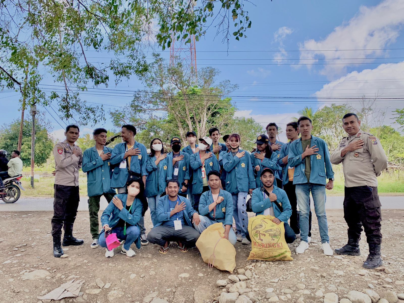 Sebanyak 18 orang mahasiswa dari Universitas Katolik Widya Mandira Kupang Provinsi Nusa Tenggara Timur menggelar KuliahKerja Nyata (KKN) di Desa Naitimu Kecamatan Tasifeto Barat mulai berlangsung 20 Juli 2023 lalu.