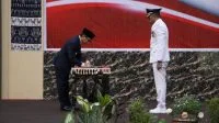 lantiu 1 Pj Gubernur Provinsi Nusa Tenggara Timur Ayodhia G.L. Kalake ketika melantik Raimundus Raymond Nggajo sebagai penjabat Bupati Nagekeo di Kupang, Sabtu.