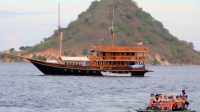 Kapal wisata di Labuan Bajo Kabupaten Manggarai Barat, Nusa Tenggara Timur.