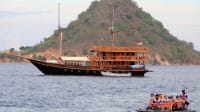 kapal wisata labuan bajo 1 Kapal wisata di Labuan Bajo Kabupaten Manggarai Barat, Nusa Tenggara Timur.