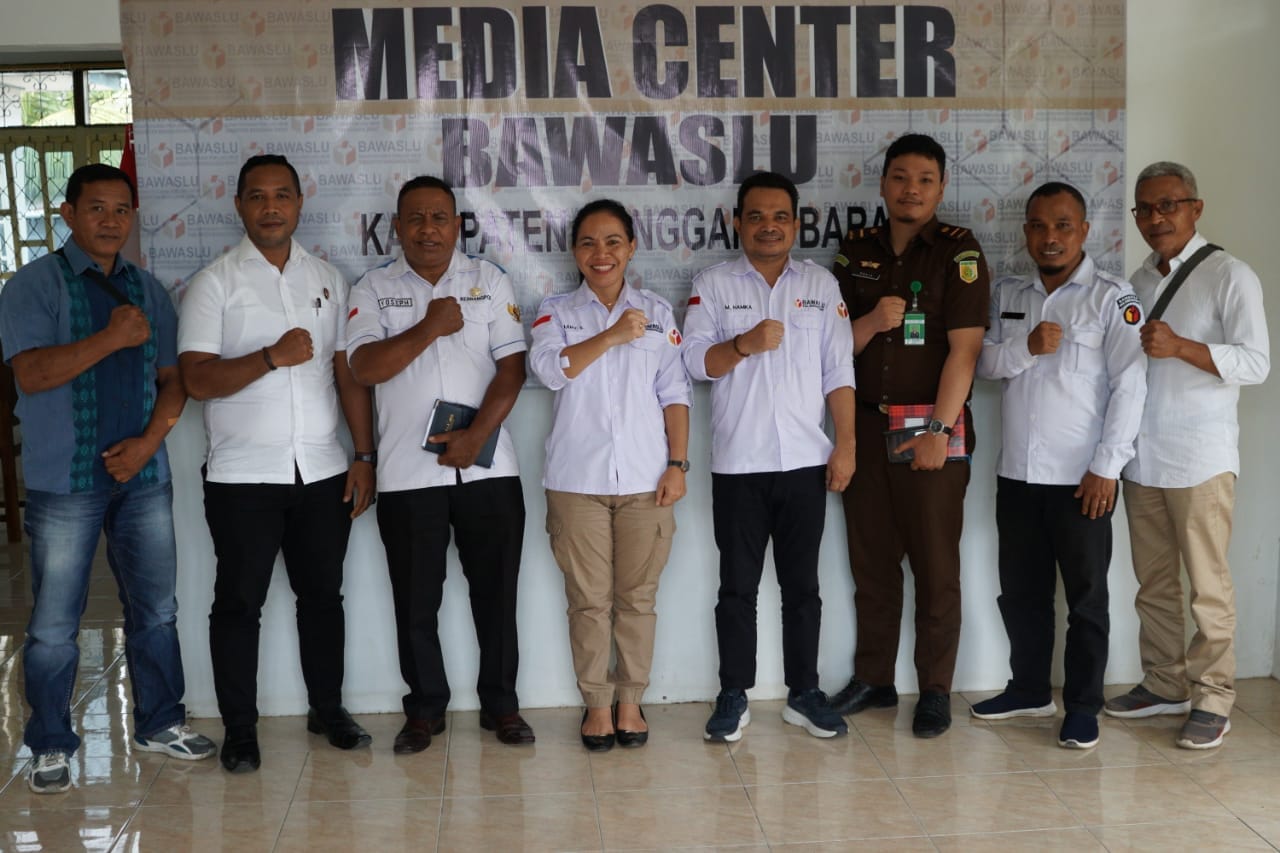 pilu3 Badan Pengawas Pemilu (Bawaslu) Kabupaten Manggarai Barat Privinsi Nusa Tenggara Timur menggelar rapat bersama Kelompok Kerja (Pokja) Pengawasan Isu-isu negatif terkait Pemilu serentak 2024. (Foto HO-Diskominfo Manggarai Barat)