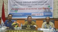 data 2 Bupati Korinus Masneno (tengh) membuka kegiatan Focus Group Discussion (FGD) Kabupaten Kupang dalam Angka 2024 dan Pembinaan Statistik Sektoral. Foto MEDIASI NTT.COM-HO/ PROKOMPIM SETDA KABUPATEN KUPANG.