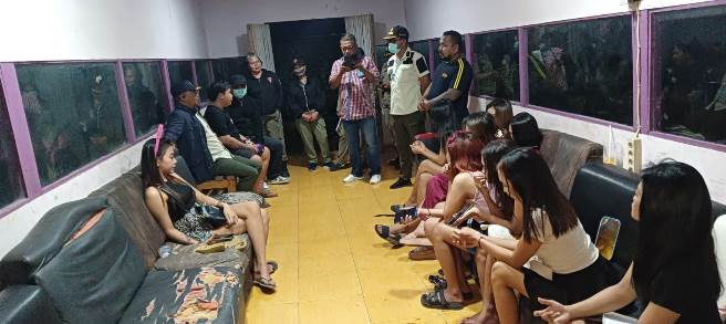 opera 1 Anggota Satpol PP Kabupaten Manggarai Barat melakukan patroli malam menjelang pemilu 2024. Foto HO- Kominfo Manggarai Barat.