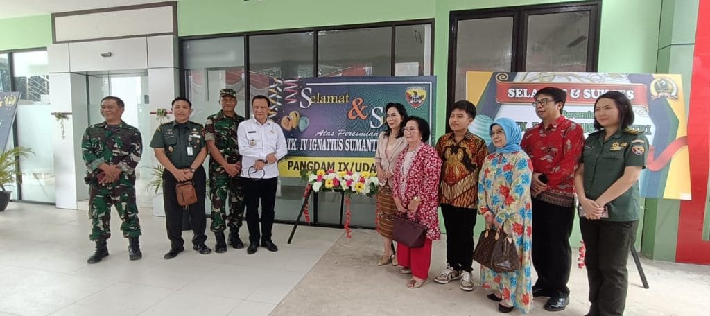 rst belu Rumah Sakit Tentara (RST) Kolonel (Art) Ignatius Sumantri di Atambua Kabupaten Belu Provinsi Nusa Tenggara Timur resmi beroperasi untuk memberikan pelayanan pemeriksaan kesehatan. Foto Prokompim Setda Kabupaten Belu.