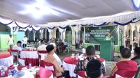Fahrensy P. Funay menghadiri kegiatan berbuka puasa bersama umat muslim di Masjid Darusalam Sikumana, Kota Kupang, Kamis (21/3). Foto Prokopim Setda Kota Kupang,