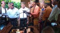 Deklarasi Relawan Sahabat Jonas-Alo dipimpin Domi Ancis yang berlangsung di kediaman Alo Sukardan di Maulafa, Kota Kupang, Sabtu. Foto MEDIASI NTT.COM/BENY