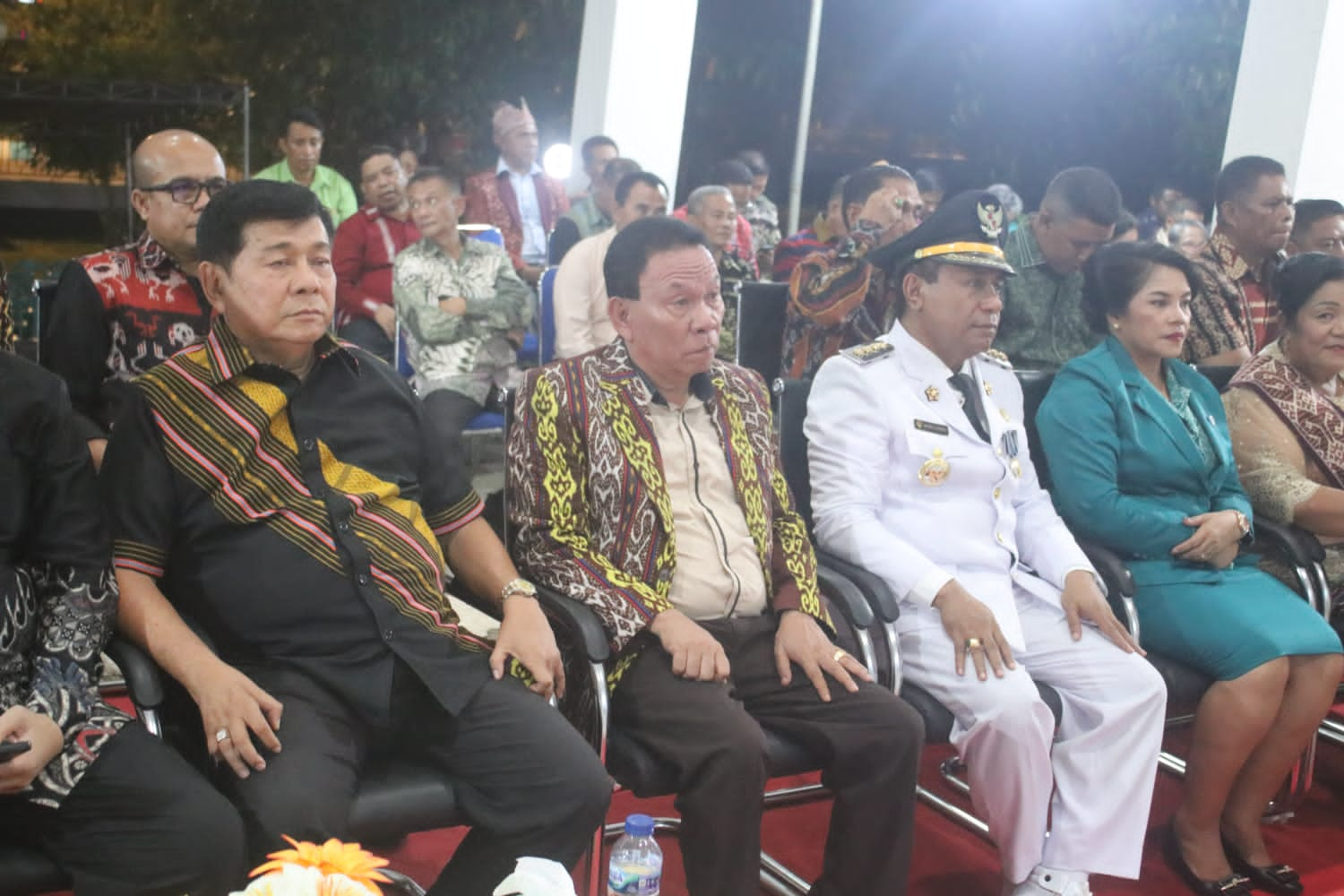 Penjabat Bupati Kupang, Alexon Lumba dalam acara syukuran dan pisah sambut bupati dan wakil bupati Kupang periode 2019-2024 , Korinus Masneno dan Jerry Manafe, Minggu (7/4). Foto HO- Prokopim Setda Kabupaten Kupang.