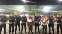 Anggota Perintis Presisi Ditsamapta dari Kepolisian Daerah Nusa Tenggara Timur (Polda NTT) saat bersama PJ Wali Kota Kupang Fahrensy P Foenay saat berada di lokasi kegiatan Festival Koepan 2024.