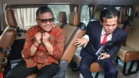 Sekretaris Jenderal DPP Partai Demokrasi Indonesia Perjuangan Hasto Kristiyanto (kiri).