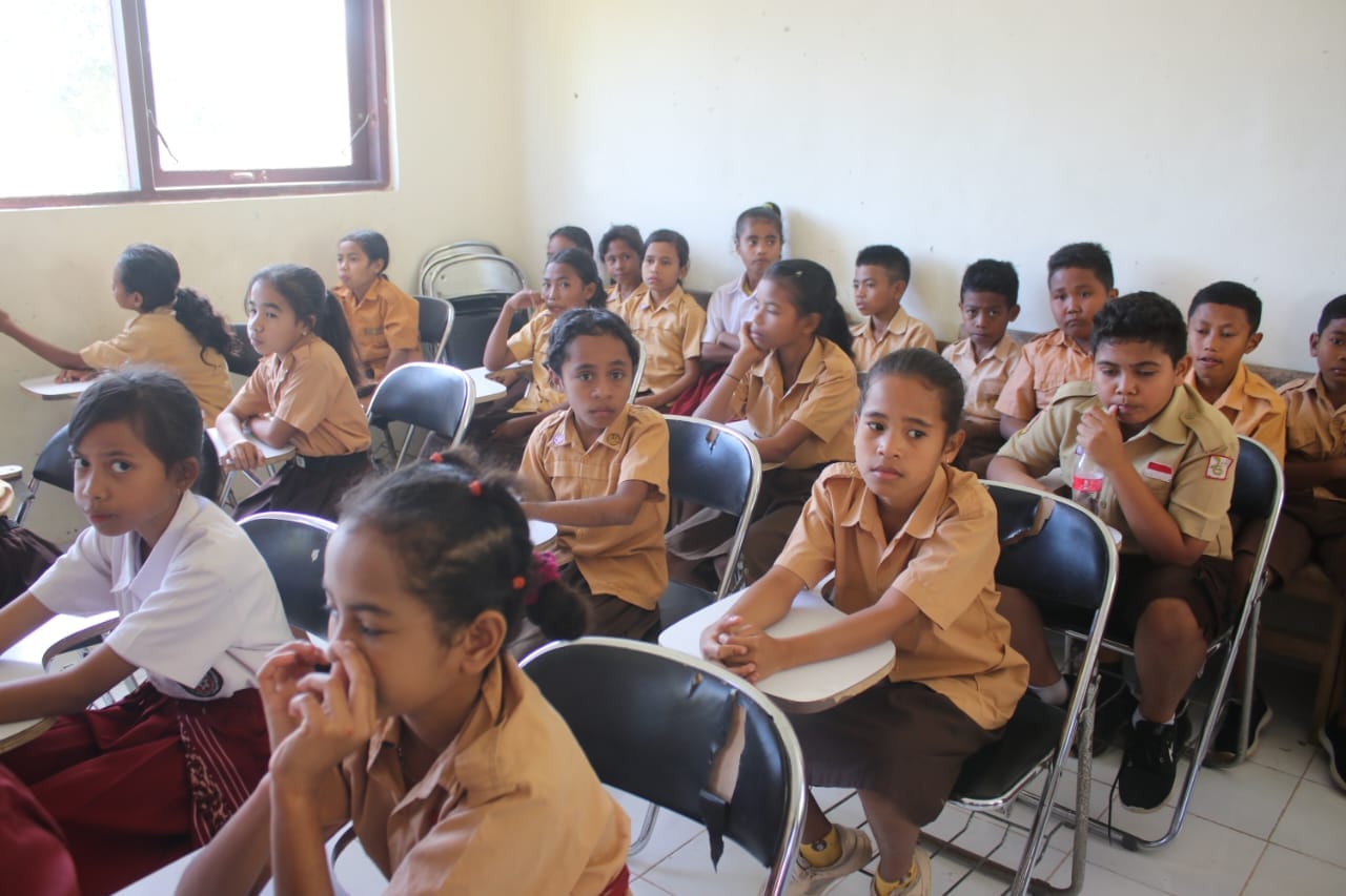 sisw 1 Para Siswa/Siswi SD Negeri Buraen I, Kecamatan Amarasi Selatan, Kabupaten Kupang. Foto Prokopim Setda Kabupaten Kupang.