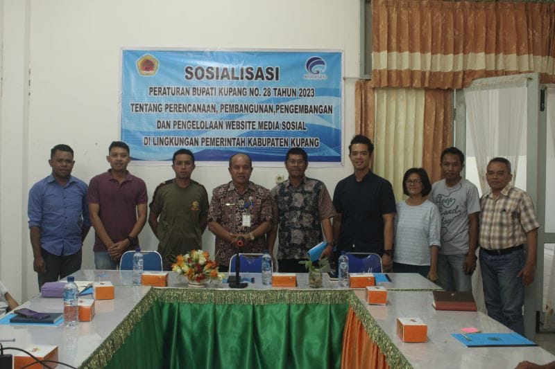 website 1 Pemerintah Kabupaten Kupang menggelar sosialisasi Peraturan Bupati Kupang No.28 Tahun 2023 tentang Perencanaan Pembangunan Pengembangan dan Pengelolaan Website Media Sosial Pemerintah Kabupaten Kupang di Ruang Rapat Bagian Tata Pemerintahan Sekretariat daerah Pemerintah Kabupaten Kupang dibuka Asisten 2 sekda Kabupaten kupang Mesakh Elfeto, Jumat (19/7).