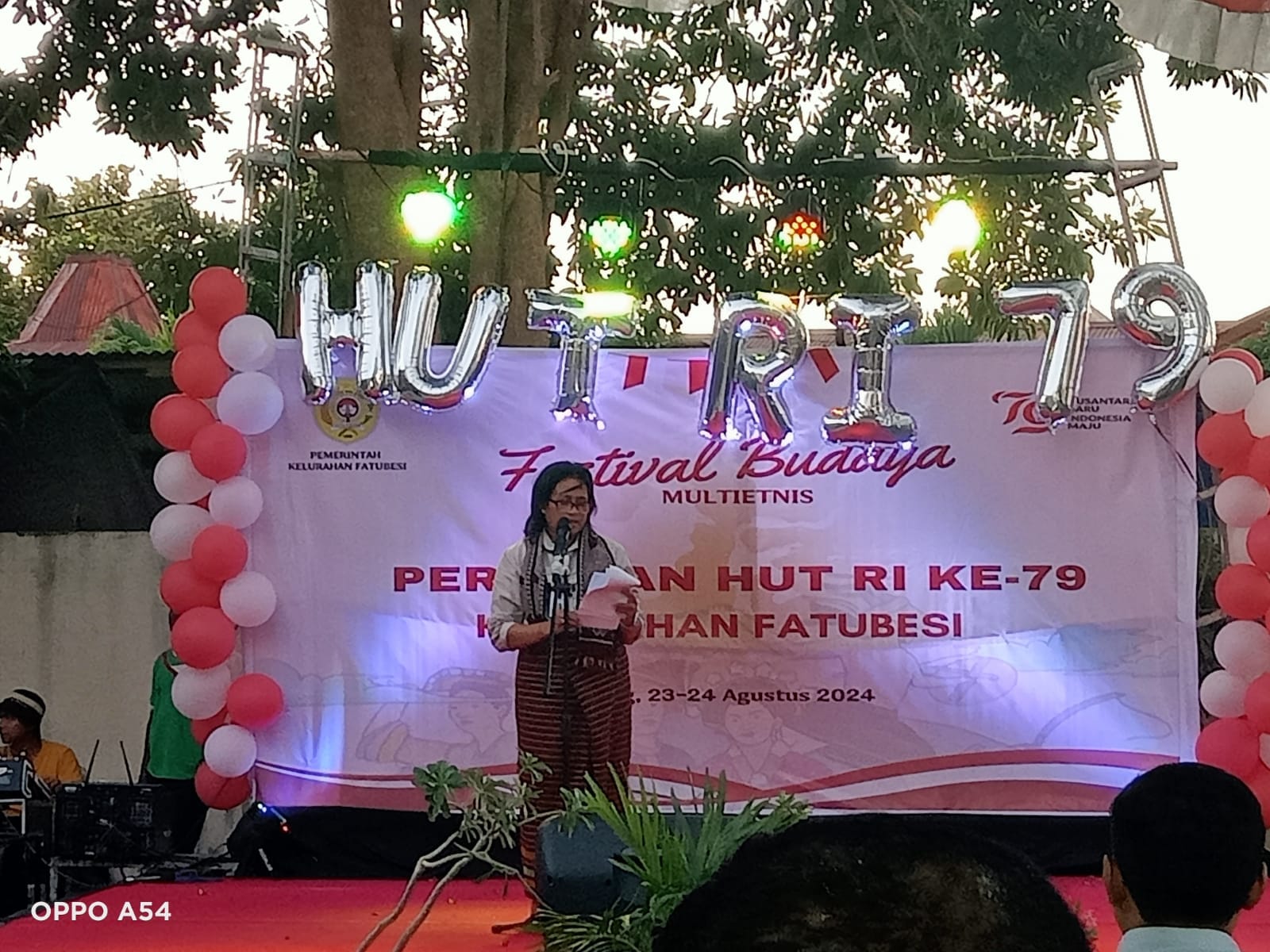 fatubesi 2 Sekretaris Dinas Pariwisata Kota Kupang Margarita Salean saat membuka kegiatan Festival Budaya Multietnis di Kelurahan Fatubesi, Kecamatan Kota Lama, Jumat (23/8) petang. Foto/MEDIASI NTT.COM.BEN