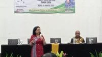 gender 3 Kepala Bidang Kualitas Hidup Perempuan Dinas Pemberdayaan Perempuan dan Perlindungan Anak Provinsi Nusa Tenggara Timur, dr Theresia S Ralo saat membawakan materi dalam kegiatan evaluasi Pengarustamaan Gender ((PUG) tingkat Kota Kupang di Kupang, Kamis. Foto MEDIASI NTT.COM/BEN