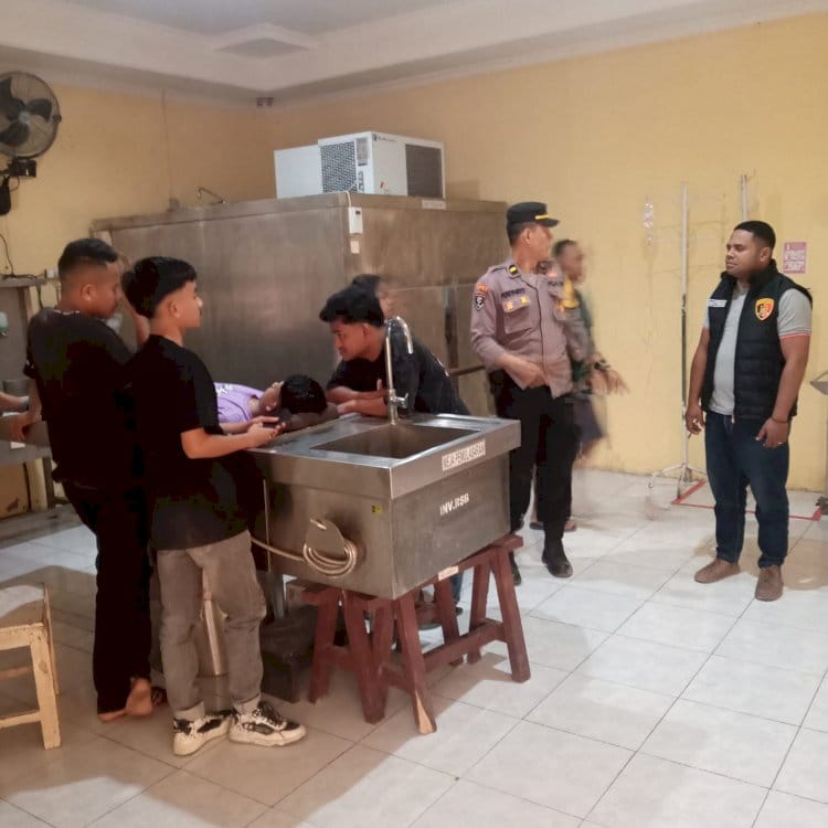 korban lagi 2 Ariel Valentino Febrian Buce Lubalu (18) meninggal dunia diduga akibat pengeroyokan dilakukan sekelompok pemuda dalam acara resepsi nikahan di Kelurahan Babau Kecamatan Kupang Timur, Kabupaten Kupang, Senin (12/8) pukul 02.30. (FOTO/HUMAS POLRES KUPANG)