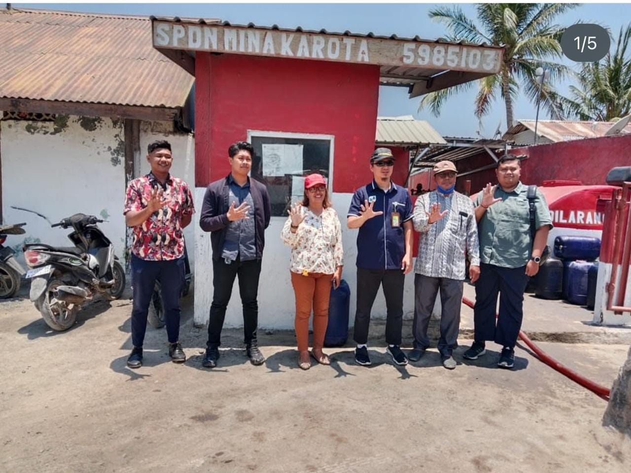 Tim dari Pertamina sedang melakukan pengecekan ke lokasi dan memastikan ketersediaan stok di SPBU aman dan mencukupi untuk kebutuhan nelayan di Kota Kupang, Provinsi Nusa Tenggara Timur. Foto HO- Humas Pertamina.