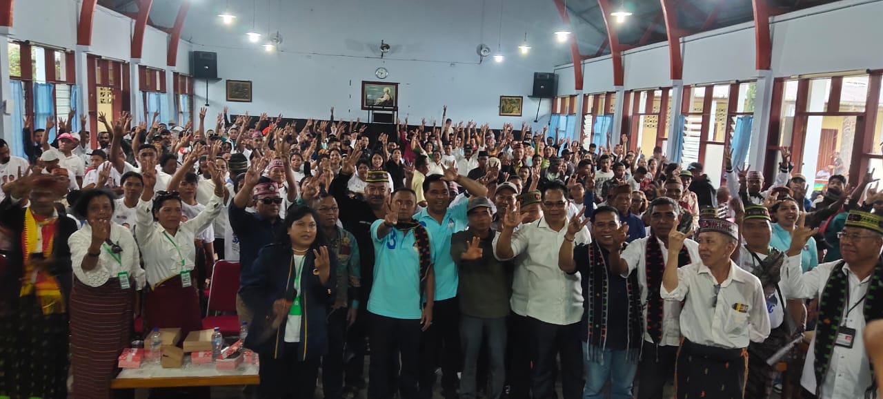 siaga ruteng 1 Pasangan calon Gubernur Nusa Tenggara Timur (NTT) Simon Petrus Kamlasi-Andreas Garu (Paket SIAGA) yang mengantongi nomor urut 3 bertatap muka dengan masyarakat di Kabupaten Manggarai, Rabu.