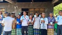 siaga utara bajawa Calon Wakil Gubernur Nusa Tenggara Timur (NTT) nomor urut 3, Adrianus Garu, mengunjungi masyarakat di Pesisir Pantai Utara Riung, Kabupaten Ngada, Minggu (29/9/2024).
