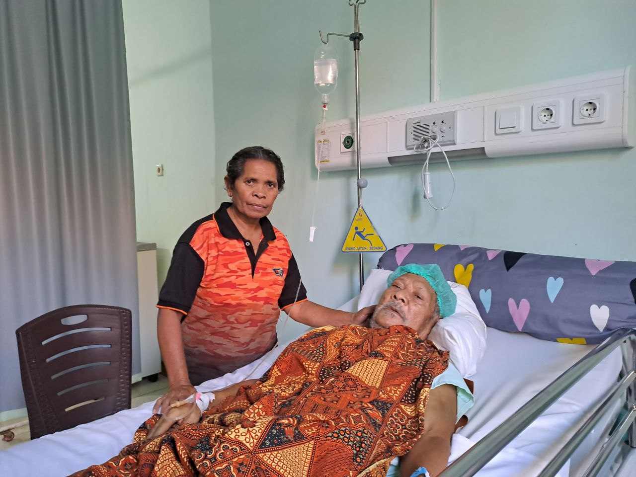 albinus Albinus (66), seorang wiraswasta yang merupakan peserta Jaminan Kesehatan Nasional (JKN) segmen Penerima Bantuan Iuran (PBI) ketika sedang dalam perawatan medis di rumah sakit.