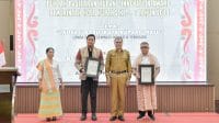 inovasi kota Sekretaris Daerah Kota Kupang, Fahrensy Priestly Funay (kanan) menghadiri acara perdana Kupang Innovation Award 2024 yang diselenggarakan oleh Pemerintah Kota Kupang melalui Badan Penelitian dan Pengembangan Daerah.