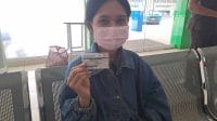 lia Priscilia salah seorang mahasiswi asal Manggarai saat ditemui di Kantor BPJS Kesehatan Cabang Kupang