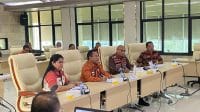 eval Keterangan Foto: Pj. Bupati Kupang Alexon Lumba telah menyampaikan laporan evaluasi kinerja triwulan III tahun 2025 di Inspektorat Jenderal Kementerian Dalam Negeri RI di Jakarta, Kamis (16/1-2025). Foto/MEDIASI NTT.COM/HO- Prokopim Setda Kabupaten Kupang.