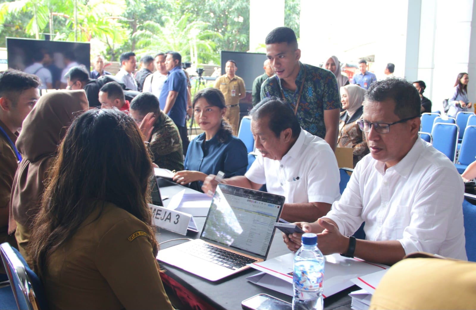 8b0b49f786e84afa9eb9fa3d06aaf136