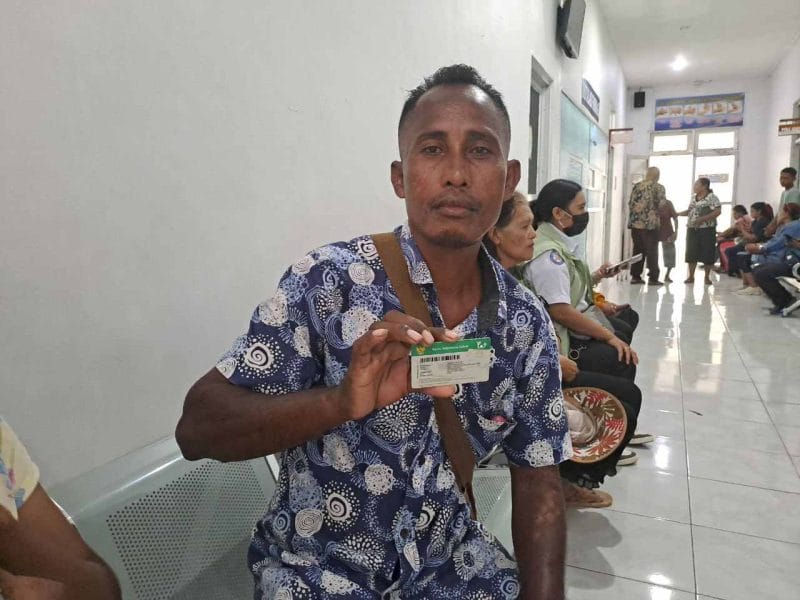 takut Esaf Markus Liku (51), salah satu peserta JKN dari segmen Penerima Bantuan Iuran (PBI) yang telah terdaftar sejak awal berdirinya BPJS Kesehatan.