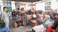 alsintan Pemerintah Pusat melalui Kementerian Pertanian memberikan bantuan 65 alat mesin pertanian (alsintan) terdiri dari 15 unit handtraktor dan 50 unit pompa air guna mendung swasembada pangan di Kabupaten Kupang, Provinsi Nusa Tenggara Timur. Bantuan alat pertanian itu langsung didistribusikan oleh Bupati Kupang Yosef Lede kepada para petani di Kabupaten Kupang, Kamis.