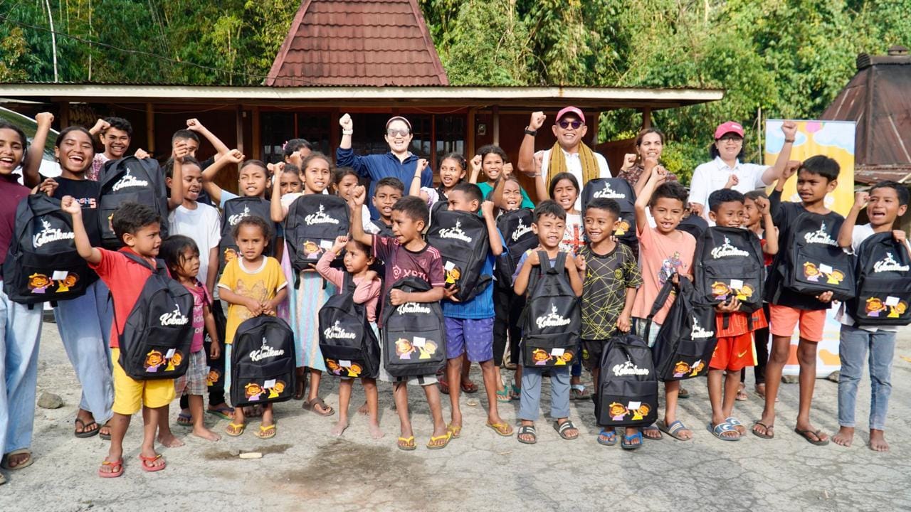 Indonesian Geothermal Golf Community (IGGC) menyalurkan bantuan pendidikan sebanyak 150 set berupa peralatan sekolah dan uang tunai sebesar Rp 300 ribu per anak kepada anak-anak di dua kabupaten, yakni Nagekeo dan Ngada, Provinsi Nusa Tenggara Timur.
