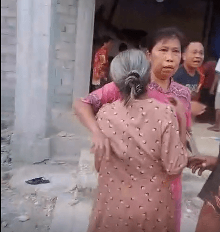 psoso gempa Jemaat yang sedang beribadah di Gereja Jemaat Elim di Desa Masani berhamburan keluar gereja saat gempa terjadi. Sejumlah jemaat dilaporkan mengalami luka-luka dalam peristiwa ini.