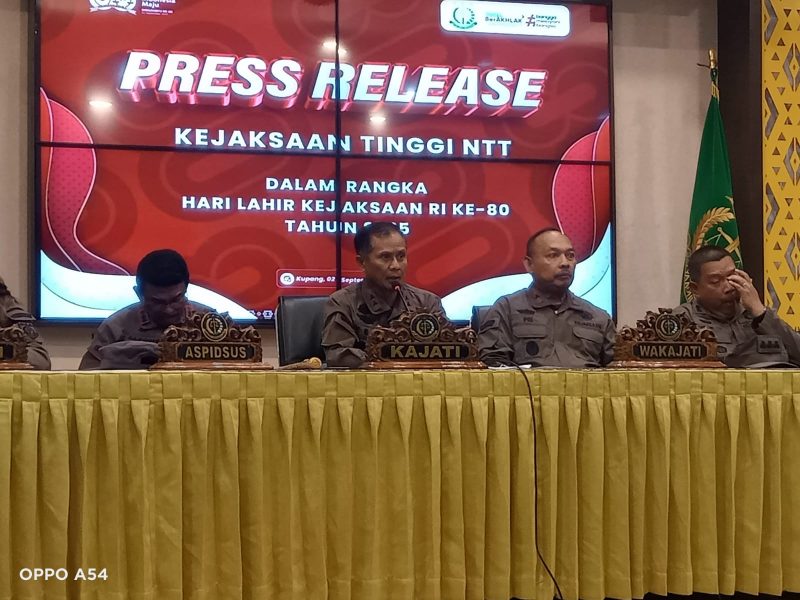 kejati Kajati NTT, Zet Tadung Allo (kedua dari kiri) FOTO/ MEDIASI NTT.COM/BENNY