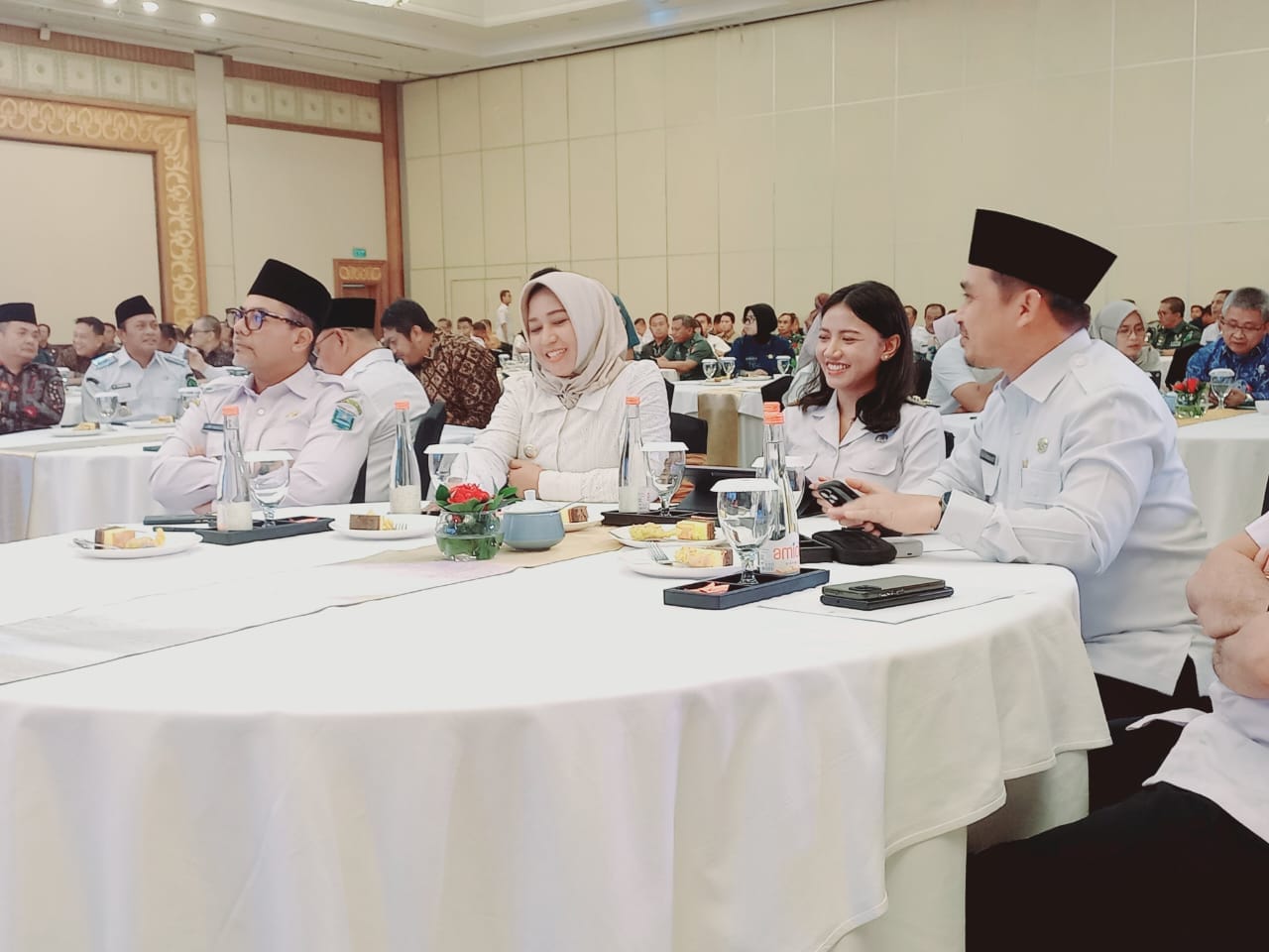 Wakil Bupati Kupang, Aurum Titu Eki (kedua dari kanan) terkait hadir dalam Rapat Koordinasi Nasional Sinkronisasi Tata Ruang Pertahanan, bertempat di Hotel Shangri-La Surabaya, ProvinsiJawa Timur, Rabu (12 /11)