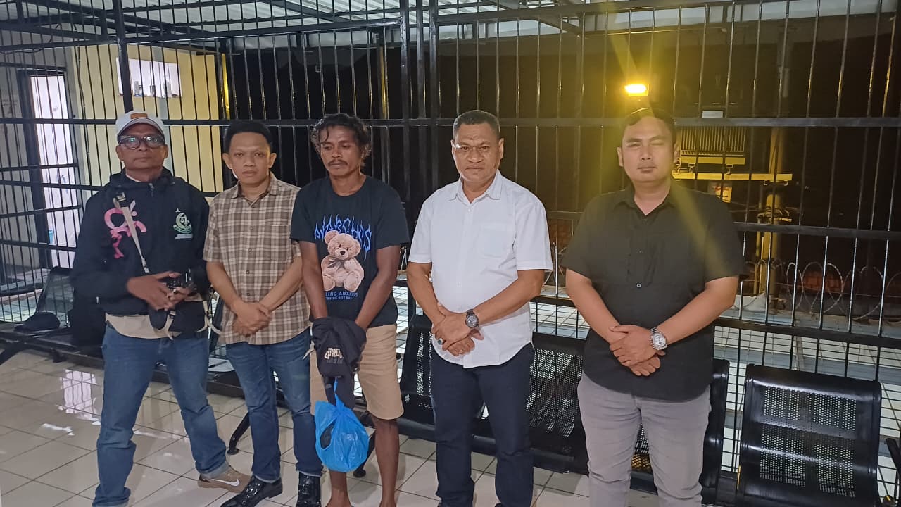 - Tim Tangkap Buronan (Tabur) Kejaksaan Tinggi Nusa Tenggara Timur bersama Kejaksaan Negeri Kabupaten Kupang, dengan dukungan Tim Tabur Kejaksaan Tinggi Kalimantan Tengah dan Kejaksaan Negeri Pulang Pisau, berhasil mengamankan terpidana Deny Mahwan Sabat, buronan kasus tindak pidana perlindungan anak yang masuk dalam Daftar Pencarian Orang (DPO) sejak 2021.