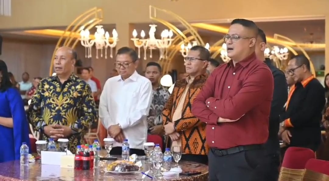 Bupati Yosef Lede dalam acara perayaan Natal bersama Bank NTT Oelamasi di Kupang, Senin.