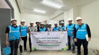 Keterangan Foto : Manager PLN UP3 Flores Bagian Barat dan Tim dengan Manajemen Hotel RA Signature Komodo saat Energize Listrik 690 kVA. Foto Humas PLN NTT