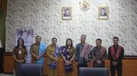 Wakil Bupati Kupang Aurum Titu Eki menerima kunjungan kerja dari DPRD Kabupaten Sumba Tengah dipimpin Ketua DPRD Arpud Umbu Mangalema, juga Wakil Ketua I Ignatius Umbu Tiba dan Wakil Ketua II Eman Jurumana di Kantor Bupati Kupang, Selasa 24/02/2026.