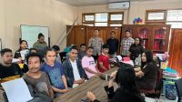 Penyidik Unit Reskrim Polsek Maulafa, Polresta Kupang Kota melimpahkan delapan tersangka kasus pengeroyokan terhadap AL hingga korban meninggal dunia ke Kejaksan Negeri Kota Kupang, Selasa.