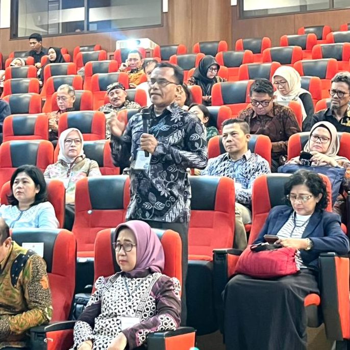 KETERANGAN FOTO/HO-HUMAS UNDANA - Wakil Rektor II Bidang Umum dan Keuangan Undana, Prof. Dr. Paul Gabriel Tamelan, M.Si didampingi Direktur RS Undana, Dr. Efrisca M. Br. Damanik, M.Biomed., Sp.PA., MM, Dekan Fakultas Kedokteran dan Kedokteran Hewan (FKKH), Dr. dr. Christina Olly Lada, M.Gizi. serta Koordinator Program Studi Spesialis Obstetri dan Ginekologi, dr. Kristian Ratu, Sp.OG Workshop Revitalisasi RSPTN bertajuk “Penguatan Peran RSPTN dalam Kerangka Sistem Kesehatan Akademik Menuju Rumah Sakit Pendidikan Berkelas Internasional” yang berlangsung di Rumah Sakit Universitas Padjadjaran, Selasa (10/3).