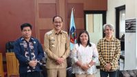 KETERANGAN FOTO/HO-HUMAS UNDANA - Tim ahli dipimpin Ketua Tim Riset Berdampak Sumba Tengah, Prof Dr. Febri Odel Nitbani, S.Si., M.Si, delegasi Undana melakukan audiensi strategis bersama Bupati Sumba Tengah, Paulus S. K. Limu, untuk menyelaraskan program akademis dengan kebijakan pengentasan kemiskinan daerah, Kamis (5/3).