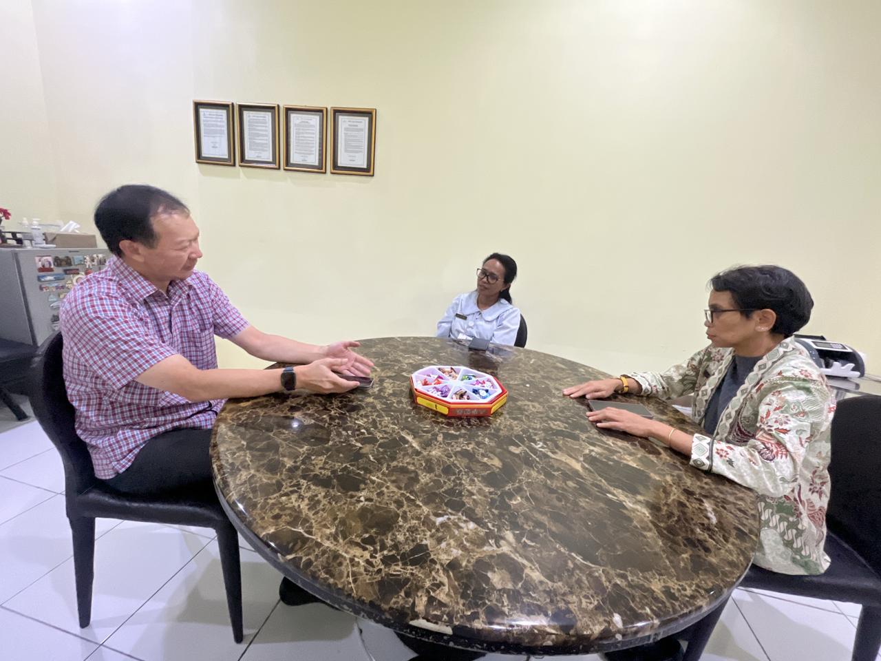 Kantor Wilayah Hukum Asasi Manusia (HAM) Provinsi Nusa Tenggara Timur terus melakukan edukasi penguatan kapasitas Hak Asasi Manusia bagi Pelaku Usaha maupun instansi pemerintah di Kota Kupang guna meminimalisir adanya permasalahan HAM