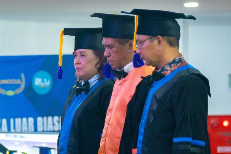KETERANGAN FOTO/ HUMAS UNDANA - Universitas Nusa Cendana (Undana) mengukuhkan tiga guru besar baru dalam Sidang Senat Terbuka di Grha Cendana, Kupang, Rabu (8/4).