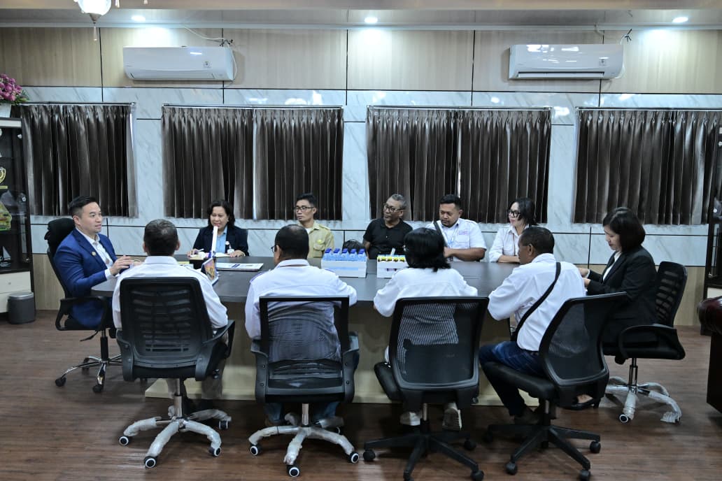 Foto /Prokopim Kota Kupang Wali Kota Kupang, dr. Christian Widodo, ketika menerima audiensi Serikat Media Siber Indonesia (SMSI) Provinsi NTT yang dipimpin Ketua SMSI NTT, Beni Jahang, bersama jajaran pengurus yang berlangsung di Ruang Kerja Wali Kota, Selasa (28/4).