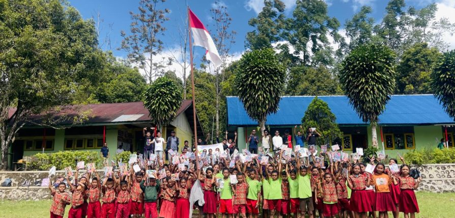 pengabdian Keterangan - Mahasiswa Program Studi (Prodi) Ilmu Komunikasi Fakultas Ilmu Sosial dan Ilmu Politik (FISIP) Universitas Nusa Cendana (Undana) sukses menuntaskan misi pengabdian masyarakat lintas kabupaten di Pulau Flores, Nusa Tenggara Timur. Foto/ho-humas undana