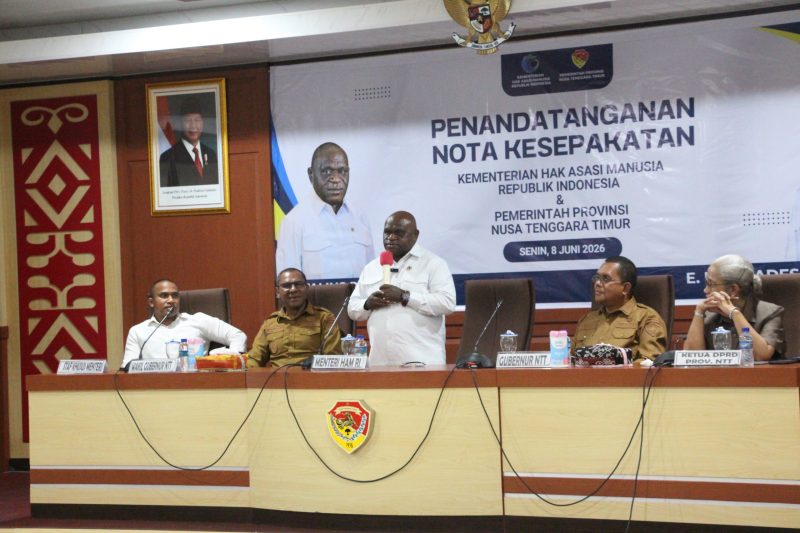 menteri ham 3 Menteri Hak Asasi Manusia Republik Indonesia, Natalius Pigai dalam kegiatan penandatangani Nota Kesepakatan tentang Sinergi Pelaksanaan Tugas dan Fungsi di Bidang Hak Asasi Manusia sebagai langkah memperkuat penghormatan, perlindungan, pemenuhan, penegakan, dan pemajuan HAM di NTT di Kupang, Senin. Foto/ho/ Biro Adpim Setda NTT